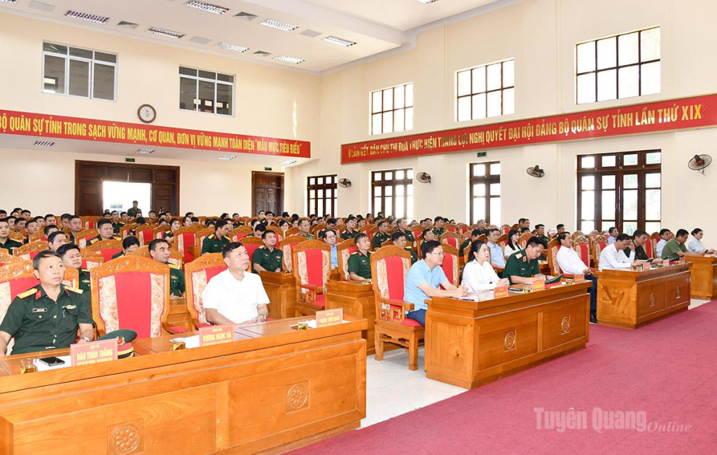 Các đại biểu dự buổi gặp mặt.