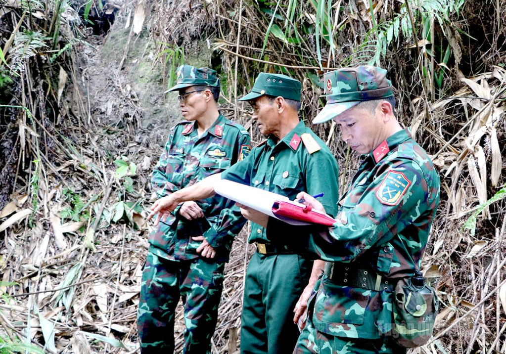 Cựu chiến binh Trần Trung Hậu, nguyên Đại đội trưởng Đại đội 5, Tiểu đoàn 2, Trung đoàn 86, Sư đoàn 356 cung cấp thông tin để tìm kiếm hài cốt liệt sĩ tại điểm cao 772.