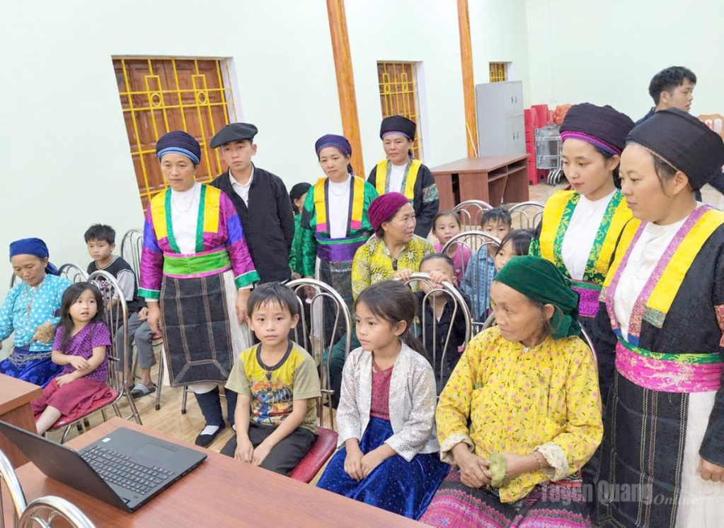 Xã Đồng Văn ứng dụng công nghệ thông tin trong  tuyên truyền tại cơ sở.