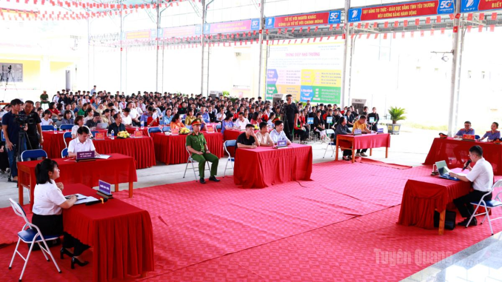 Các lực lượng chức năng thực hiện các nội dung xét xử tại Phiên tòa giả định.