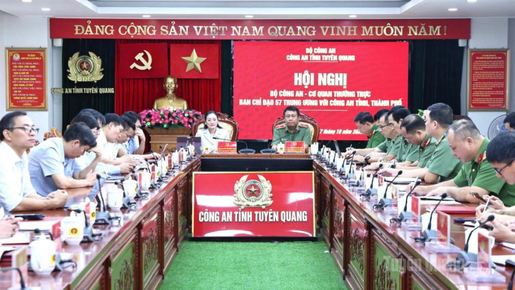 Các đại biểu dự hội nghị tại điểm cầu Công an tỉnh Tuyên Quang.