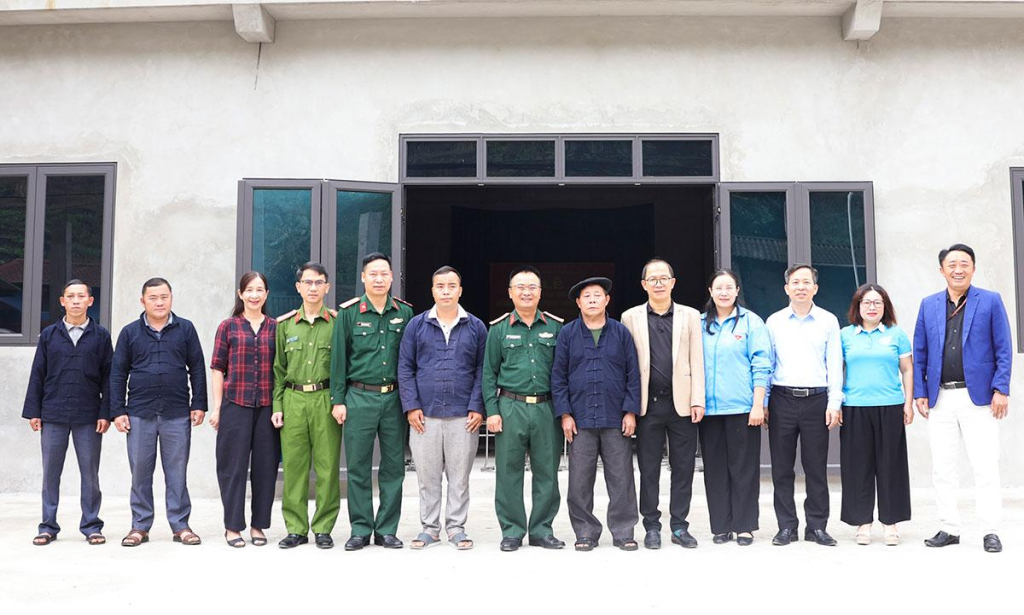 Từ nguồn kinh phí hỗ trợ của Quân khu 2 đã giúp gia đình ông Vàng Sìa Nô, thôn Sủng Trà, xã Sủng Máng xây dựng được căn nhà kiên cố.