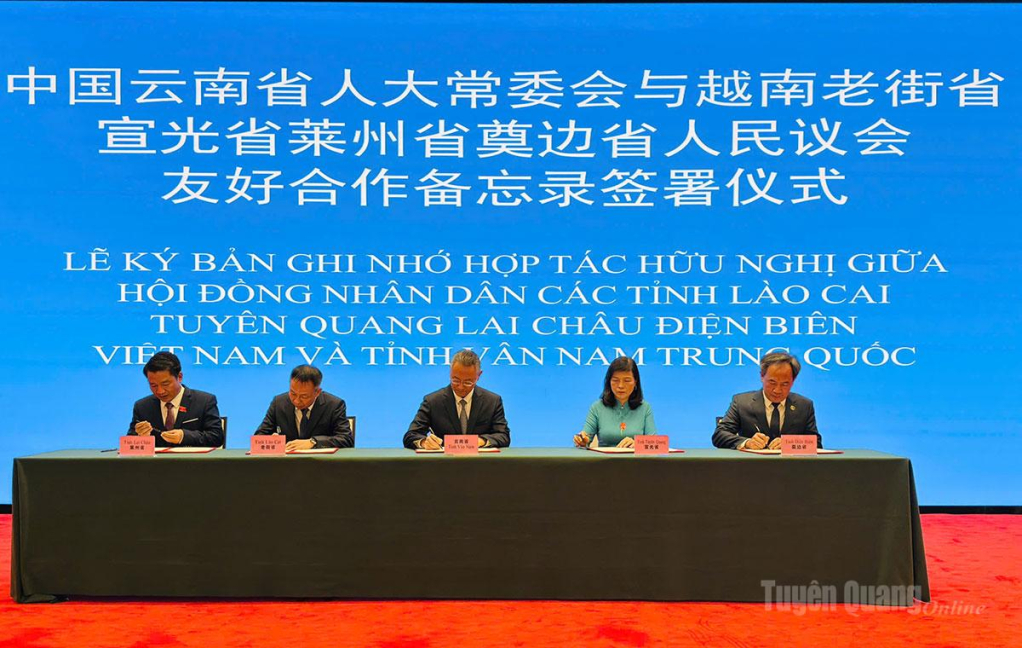 Ký kết “Bản ghi nhớ về hợp tác hữu nghị” giữa 4 tỉnh phía Bắc  Việt Nam và tỉnh Vân Nam, Trung Quốc.