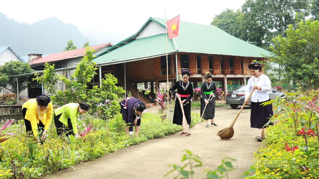 Hội Nàng dâu dòng họ Hoàng, dân tộc Tày, thôn Yên Lập, xã Yên Thành giúp  nhau kinh nghiệm xây dựng gia đình hạnh phúc, gìn giữ nếp sống văn minh.