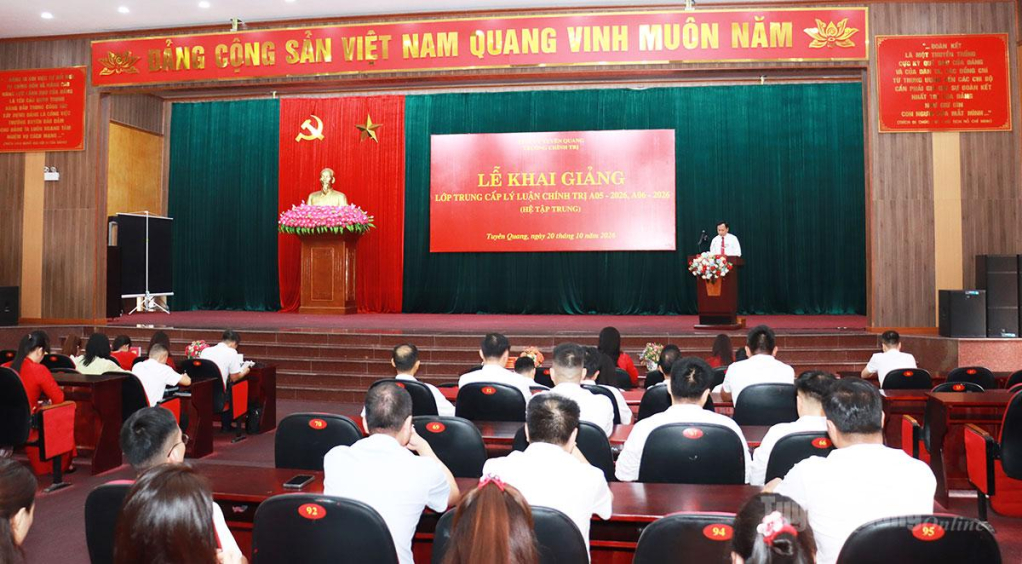 Quang cảnh lễ khai giảng.