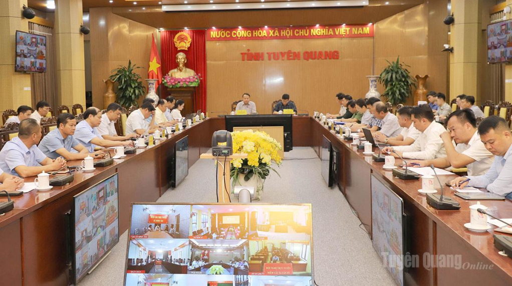 Quang cảnh cuộc họp.