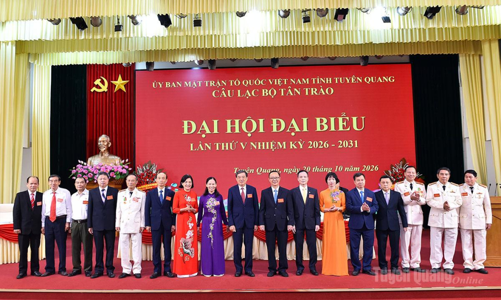Ban Chủ nhiệm Câu lạc bộ Tân Trào khóa V, nhiệm kỳ 2026-2031 ra mắt tại Đại hội.