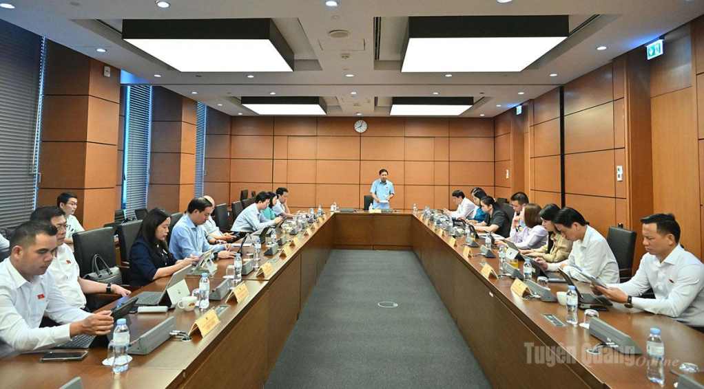 Toàn cảnh phiên thảo luận tổ sáng 20-10.