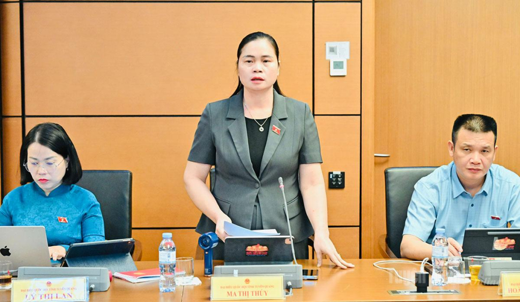 ĐBQH Ma Thị Thúy phát biểu thảo luận.