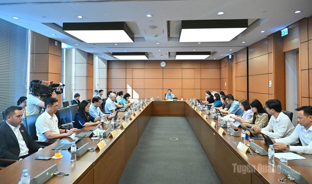 Toàn cảnh phiên họp chiều 20-10.