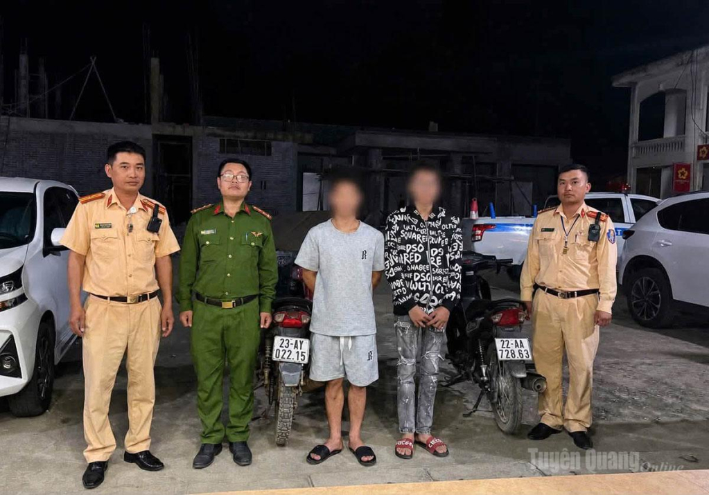 Công an xã Cán Tỷ xác minh, làm rõ hành vi buông hai tay, lạng lách, đánh võng trên đường đèo.