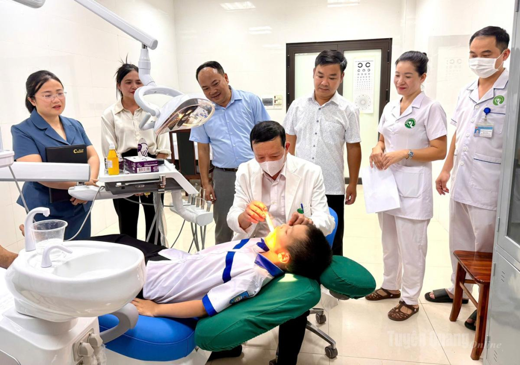 Bệnh viện Suối khoáng Mỹ Lâm khám sức khỏe định kỳ cho  học sinh trên địa bàn phường.