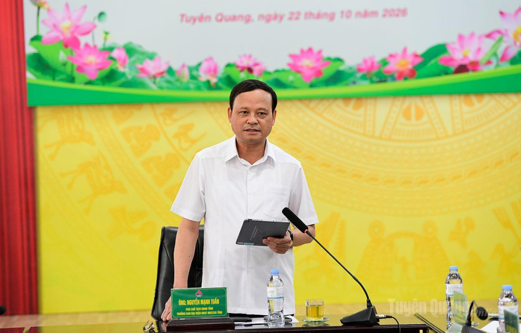 Đồng chí Nguyễn Mạnh Tuấn, Ủy viên Ban Thường vụ Tỉnh ủy, Phó Chủ tịch Thường trực UBND tỉnh, Trưởng Ban đại diện HĐQT NHCSXH tỉnh phát biểu kết luận phiên họp.