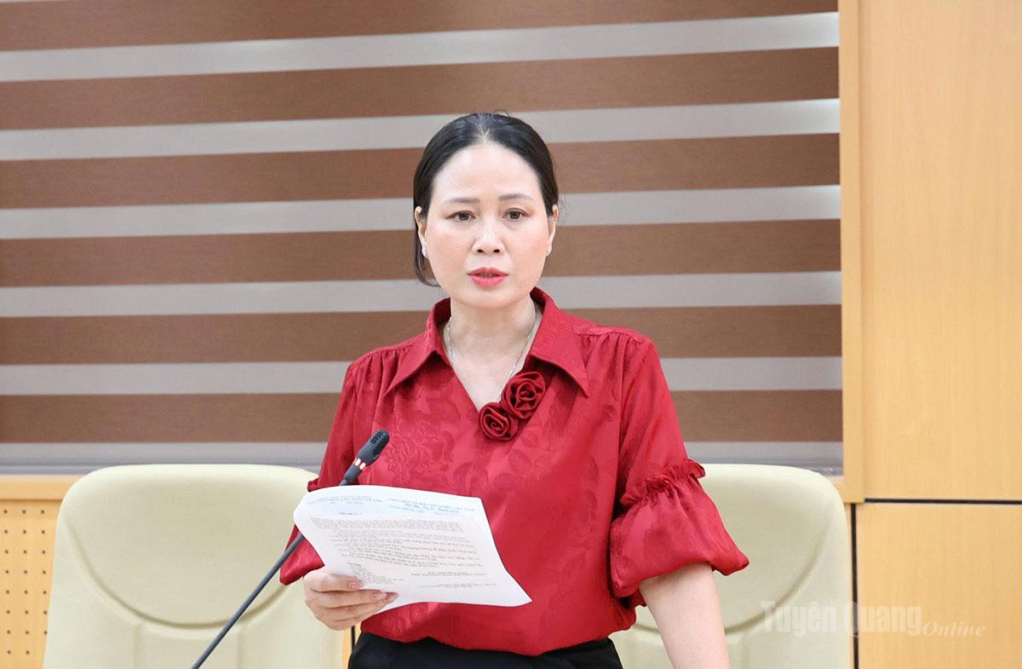 Lãnh đạo Báo và phát thanh, truyền hình tỉnh phát biểu tại cuộc họp.