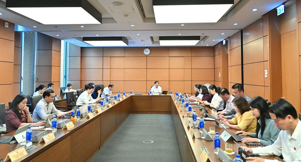 Toàn cảnh phiên thảo luận tổ ngày 22-10.