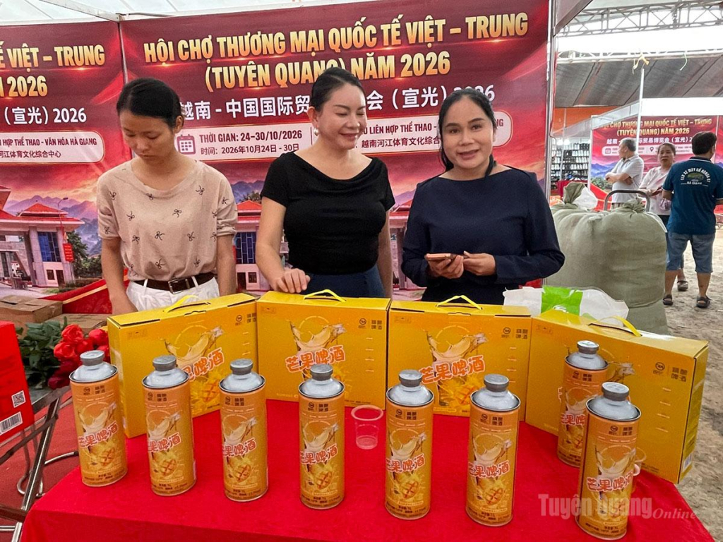 Các sản phẩm của doanh nghiệp Trung Quốc được giới thiệu và trưng bày.