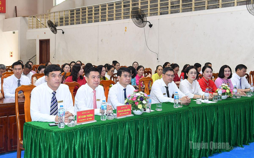 Các đại biểu dự hội nghị.