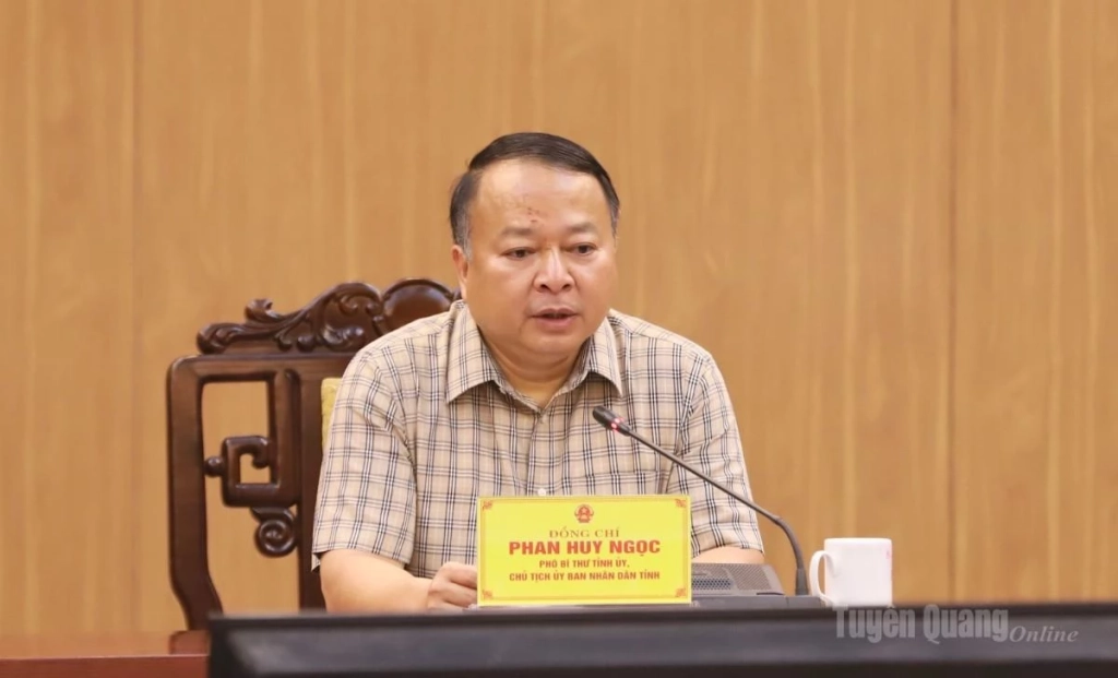 Chủ tịch UBND tỉnh Phan Huy Ngọc phát biểu kết luận buổi tiếp công dân.