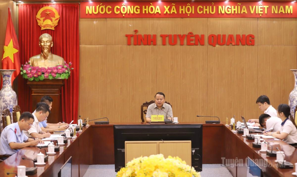 Chủ tịch UBND tỉnh Phan Huy Ngọc chủ trì tiếp công dân.