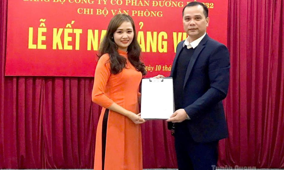 Ph&aacute;t triển đảng vi&ecirc;n trong doanh nghiệp tư nh&acirc;n