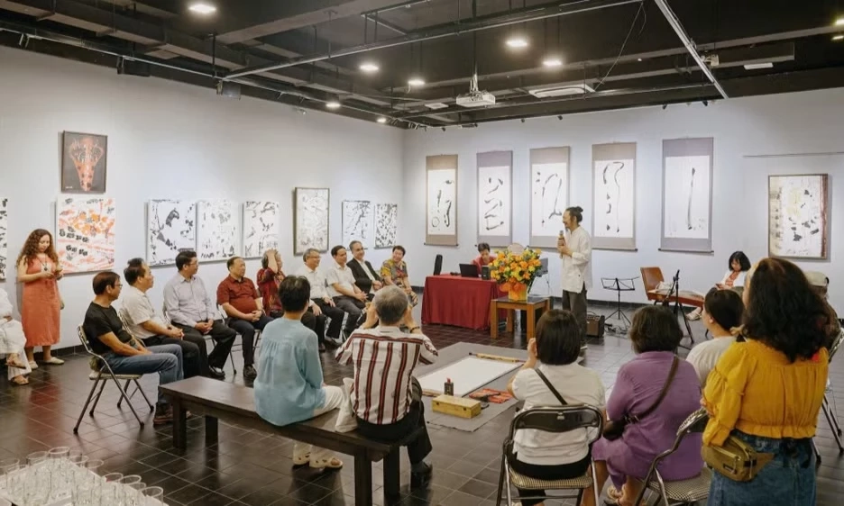 &ldquo;Gia đ&igrave;nh nghệ thuật&rdquo; &ndash; Cuộc đối thoại nghệ thuật của gia đ&igrave;nh họa sĩ Th&aacute;i Tĩnh v&agrave; nh&agrave; thơ Đinh Ho&agrave;ng Anh