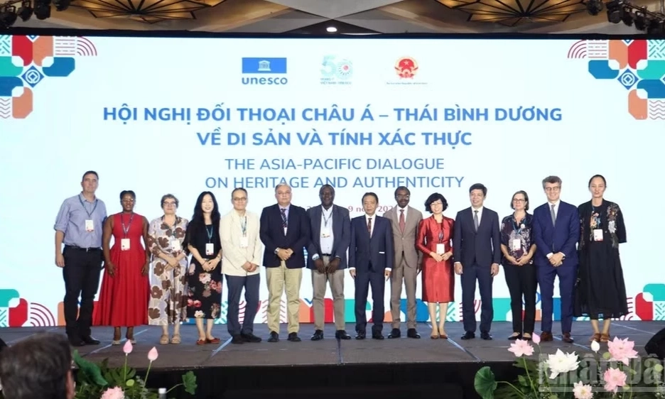 Th&ocirc;ng qua Văn kiện H&agrave; Nội về di sản v&agrave; t&iacute;nh x&aacute;c thực