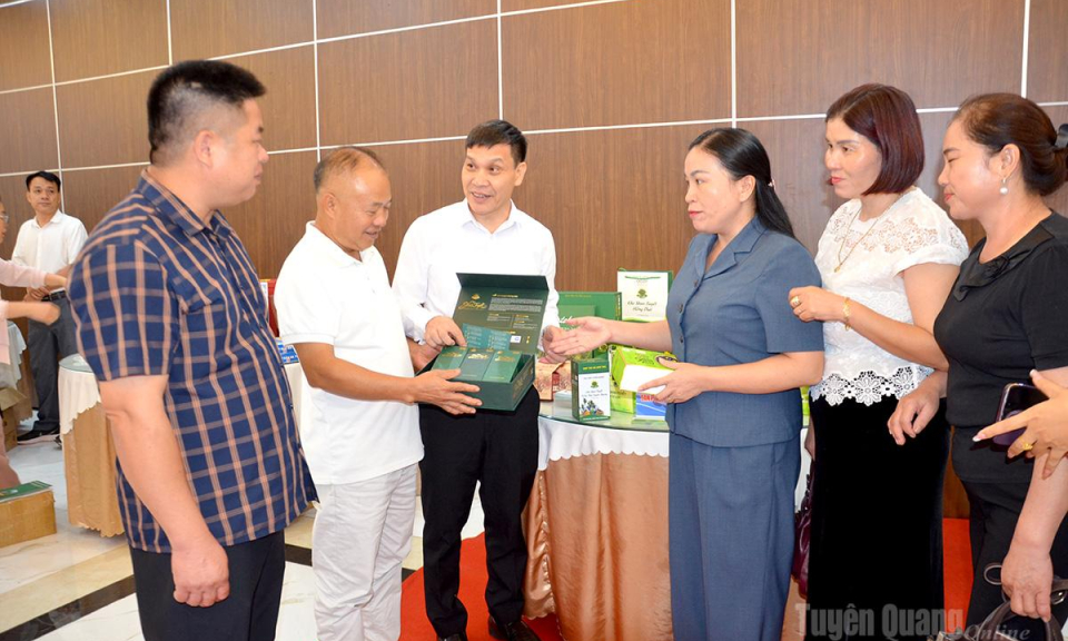 50 doanh nghiệp, hợp t&aacute;c x&atilde; tham gia kết nối mở rộng thị trường ti&ecirc;u thụ sản phẩm Tuy&ecirc;n Quang - H&agrave; Nội