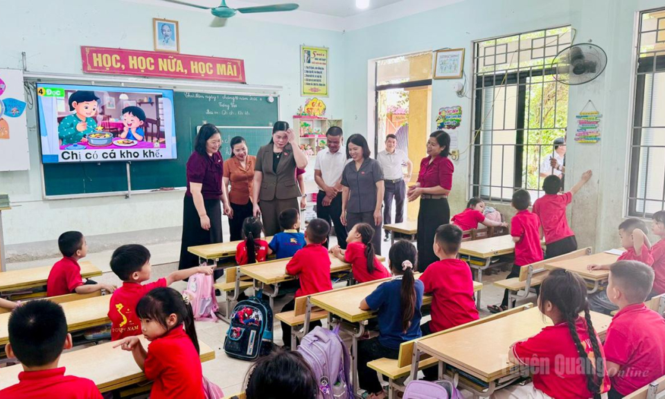Đo&agrave;n ĐBQH kho&aacute; XVI tỉnh Tuy&ecirc;n Quang kiểm tra, khảo s&aacute;t Trường Tiểu học v&agrave; THCS Cốc P&agrave;i, x&atilde; P&agrave; Vầy Sủ