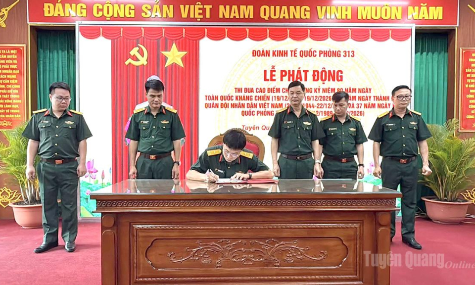 Đo&agrave;n Kinh tế &ndash; Quốc ph&ograve;ng 313 ph&aacute;t động thi đua cao điểm