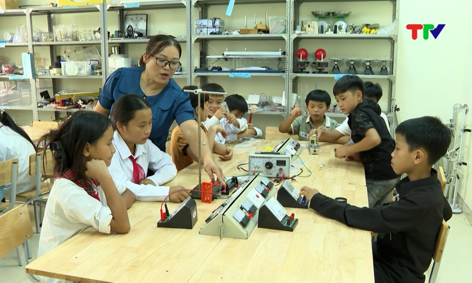 Giữ bước ch&acirc;n em đến trường