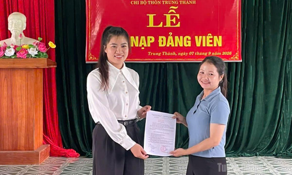 Trẻ h&oacute;a đội ngũ đảng vi&ecirc;n ở cơ sở