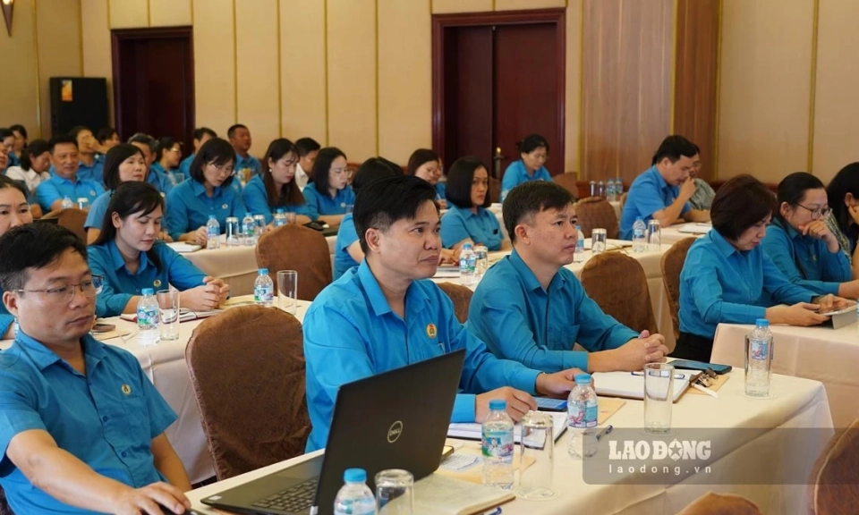 N&acirc;ng cao nghiệp vụ cho c&aacute;n bộ c&ocirc;ng đo&agrave;n x&atilde;, phường, đặc khu