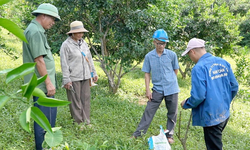 Khi c&aacute;n bộ gần d&acirc;n, s&aacute;t việc