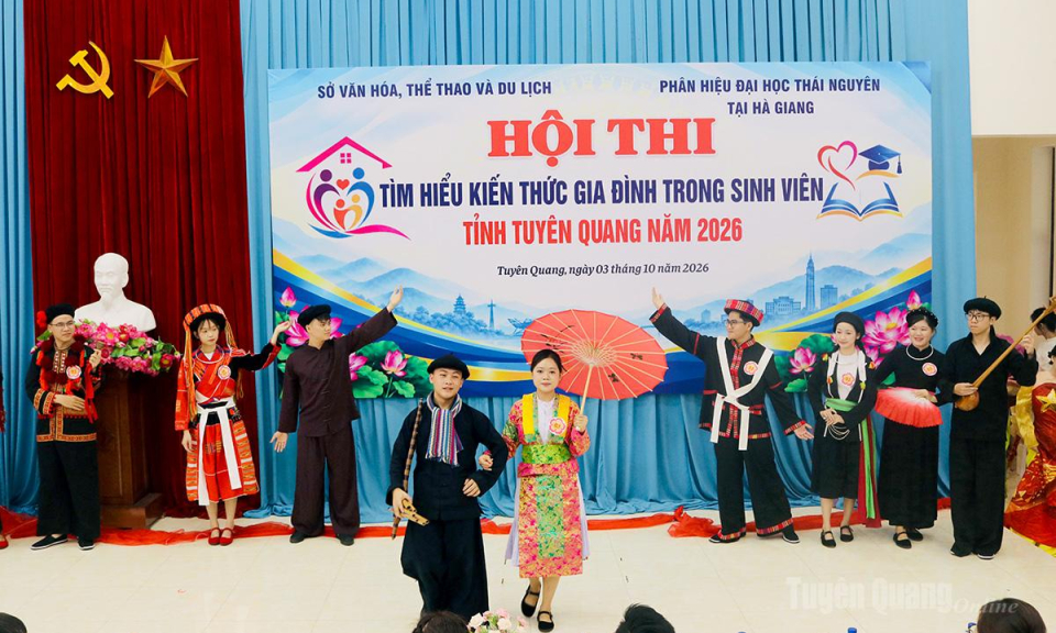 Sinh vi&ecirc;n Tuy&ecirc;n Quang thi t&igrave;m hiểu kiến thức gia đ&igrave;nh