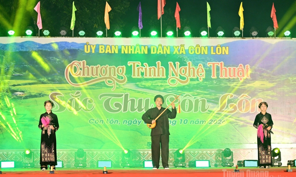 X&atilde; C&ocirc;n L&ocirc;n tổ chức chương tr&igrave;nh nghệ thuật "Sắc Thu C&ocirc;n L&ocirc;n"