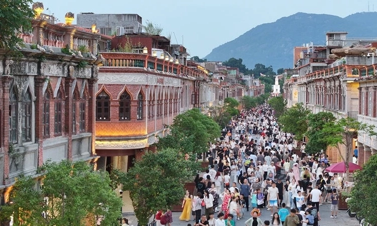 Trung Quốc ghi nhận 300 triệu lượt đi lại mỗi ng&agrave;y trong kỳ nghỉ quốc kh&aacute;nh