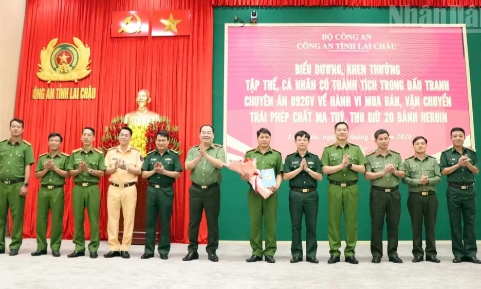 Lai Ch&acirc;u bắt 2 đối tượng mua b&aacute;n 20 b&aacute;nh heroin