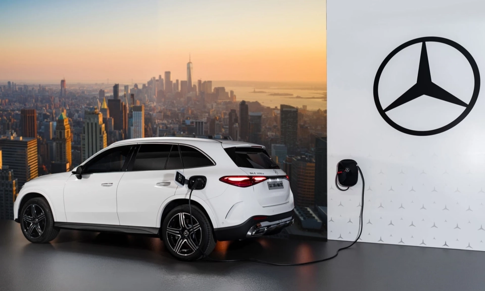 Điện h&oacute;a xe sang trở th&agrave;nh chiến lược d&agrave;i hạn