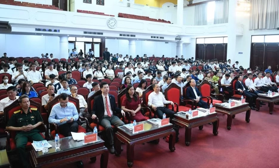 Tạo kh&ocirc;ng gian ph&aacute;t triển kinh tế tầm thấp