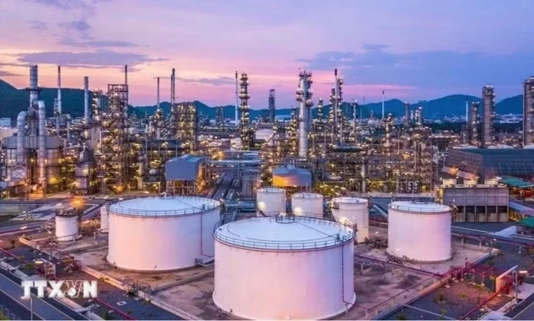OPEC+ nhất tr&iacute; giữ nguy&ecirc;n sản lượng dầu mỏ trong th&aacute;ng 11