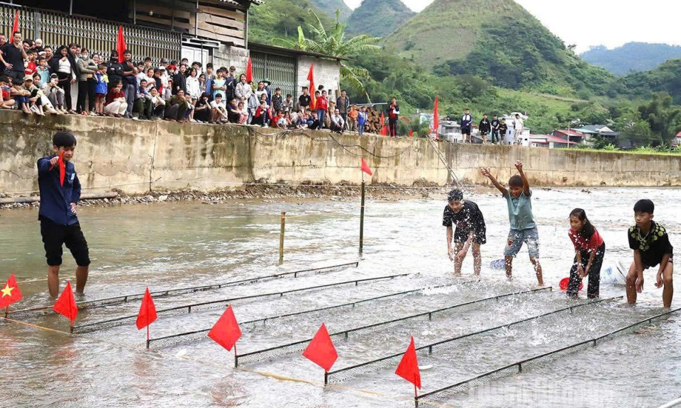 Tết c&aacute; - giữ hồn bản sắc người T&agrave;y ở Mậu Duệ