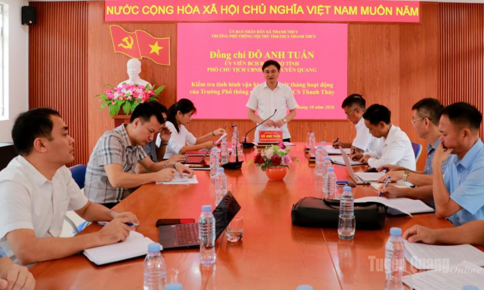 Ph&oacute; Chủ tịch UBND tỉnh Đỗ Anh Tuấn kiểm tra Trường Phổ th&ocirc;ng nội tr&uacute; Tiểu học v&agrave; THCS Thanh Thủy
