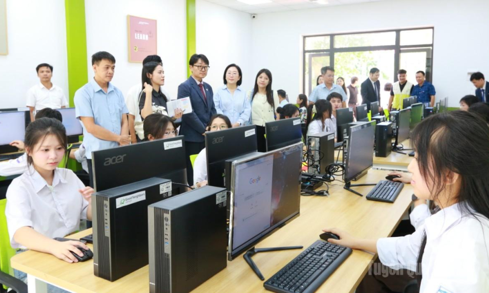 Ra mắt Trung t&acirc;m S&aacute;ng tạo GNI tại Trường THPT Sơn Nam