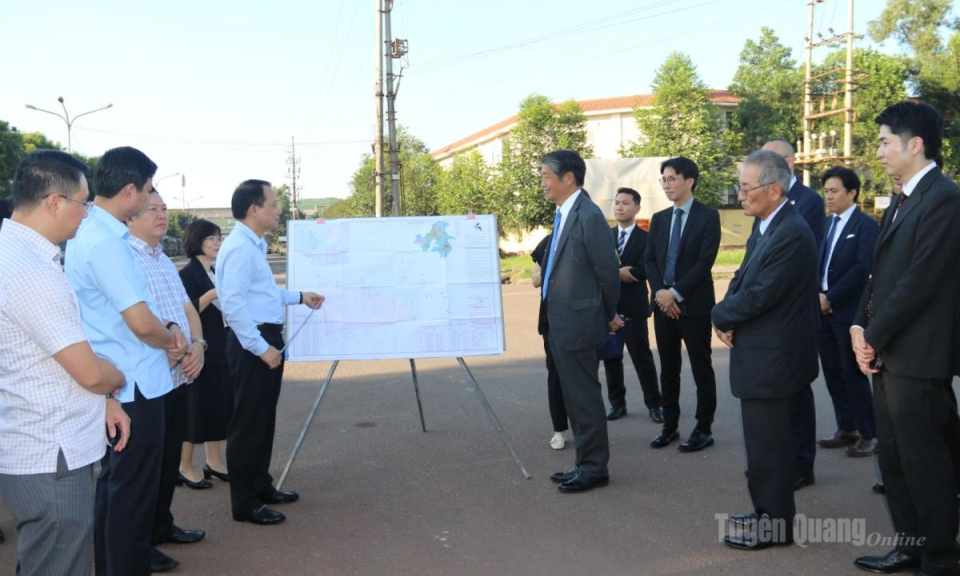 Đo&agrave;n Đại sứ qu&aacute;n Nhật Bản tại H&agrave; Nội khảo s&aacute;t c&aacute;c dự &aacute;n, t&igrave;m hiểu cơ hội đầu tư tại Tuy&ecirc;n Quang