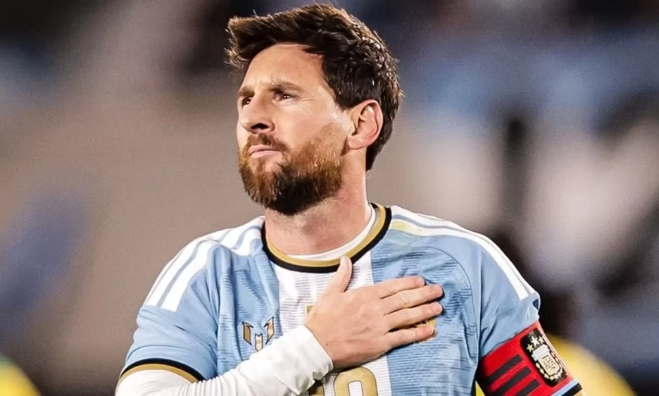 Messi kh&eacute;p lại 21 năm kho&aacute;c &aacute;o đội tuyển Argentina