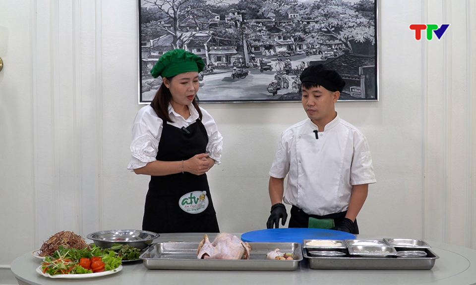 Ẩm thực xứ Tuy&ecirc;n| Vịt Minh Hương om hoa chuối rừng