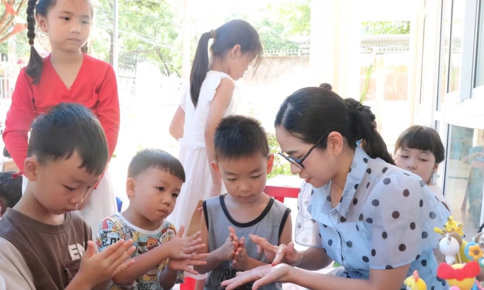 Bảo vệ trẻ em tr&ecirc;n m&ocirc;i trường mạng
