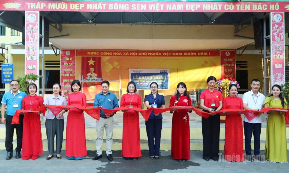 Plan Tuy&ecirc;n Quang tiếp sức học sinh v&ugrave;ng cao Y&ecirc;n Minh