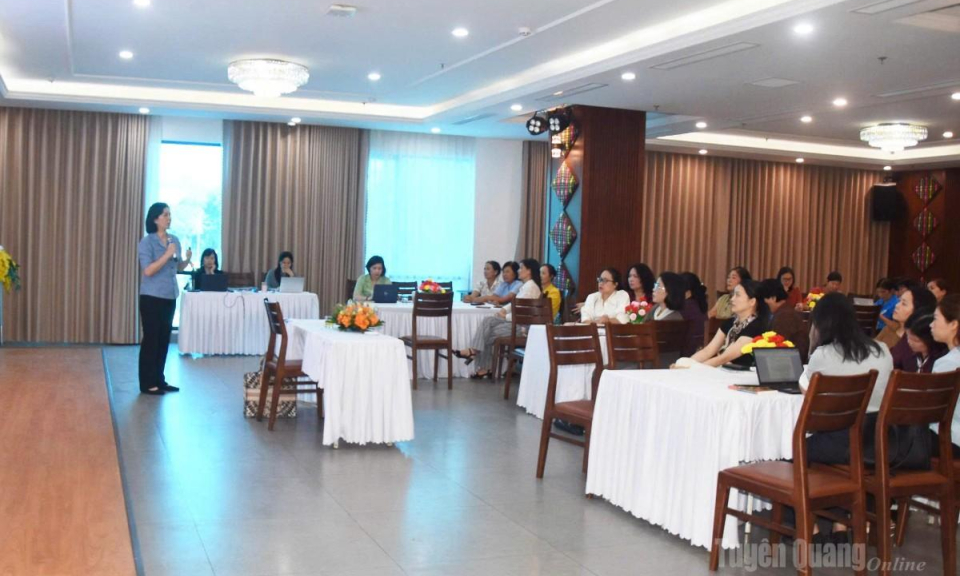 Tập huấn n&acirc;ng cao năng lực thực hiện b&igrave;nh đẳng giới cho c&aacute;n bộ Hội LHPN c&aacute;c cấp