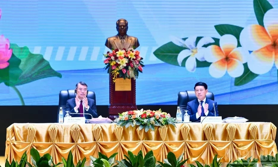 Chuyển t&agrave;i sản ch&iacute;nh trị v&ocirc; gi&aacute; th&agrave;nh nguồn lực ph&aacute;t triển mới cho nh&acirc;n d&acirc;n Việt Nam v&agrave; L&agrave;o